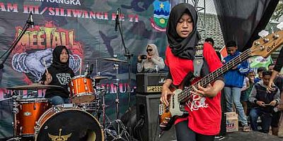 THE ALL - GRIL MUSLIM METAL BAND